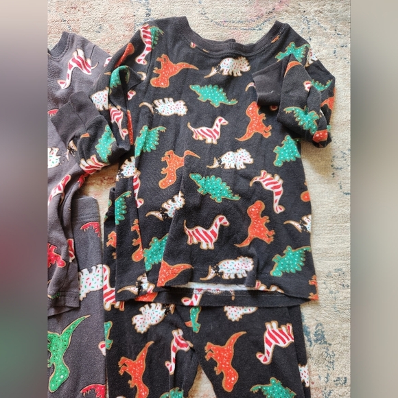 Kids Dinosaur Pajama Set Size 4t - Picture 3 of 6
